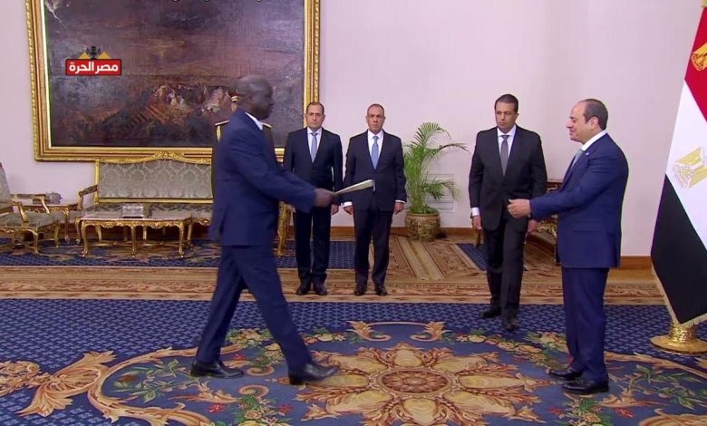 فيديو: الرئيس السيسي يتسلم أوراق اعتماد 23 سفيراً جديداً لدى مصر 1 الرئيس السيسي يتسلم أوراق اعتماد 23 سفيراً جديداً لدى مصر