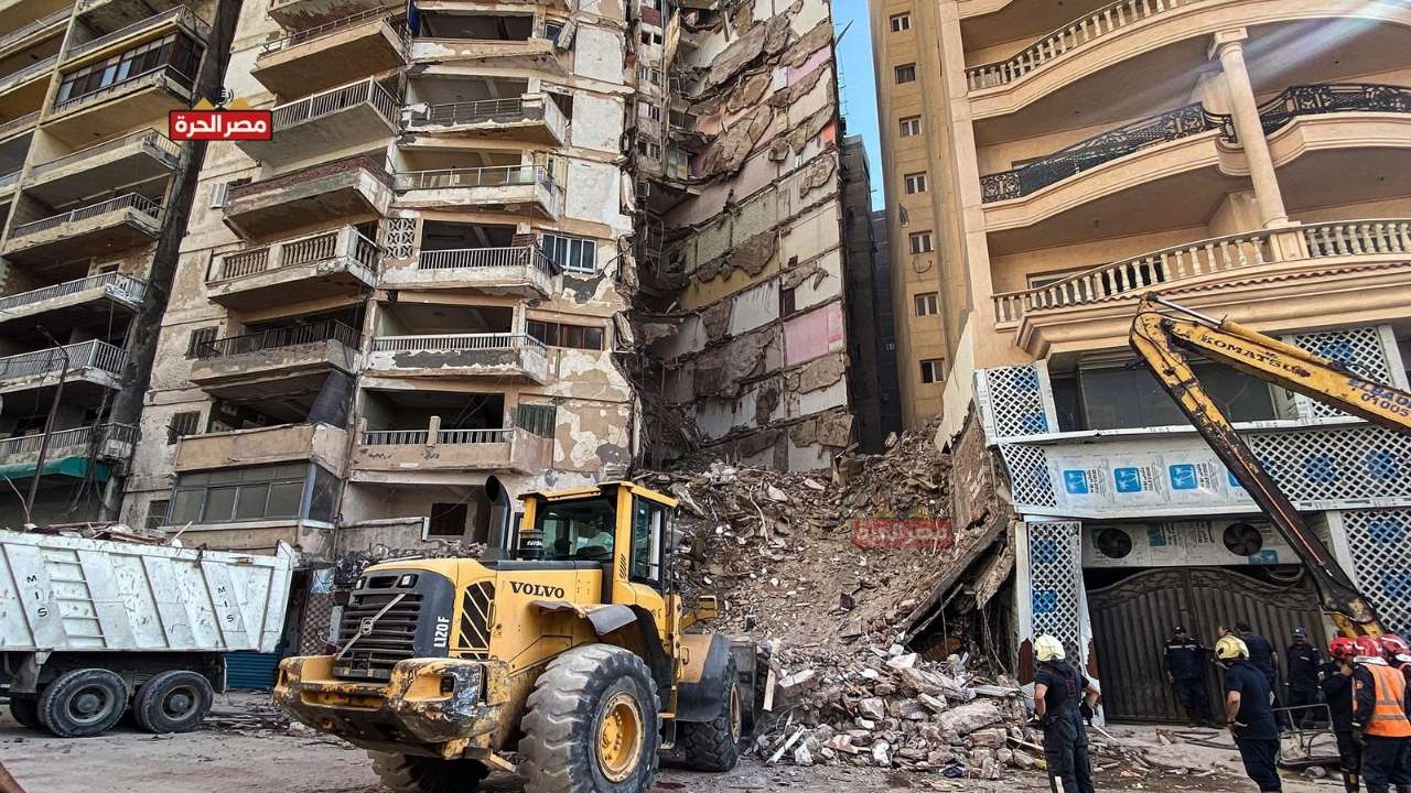 إنقاذ مسن من تحت أنقاض عقار منهار في روض الفرج 1 إنقاذ مسن من تحت أنقاض عقار منهار في روض الفرج