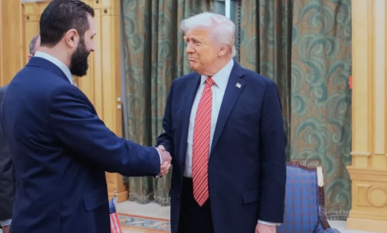 الشرع وترامب.. أول محادثات رسمية تفتح باب التفاهم في القضايا الدولية 1 الشرع وترامب.. أول محادثات رسمية
