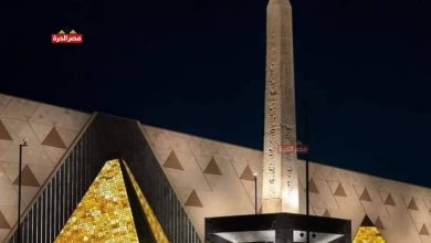 المسلة المعلقة: تتصدّر واجهة المتحف المصري الكبير بقصّة مدهشة 1 المسلة المعلقة