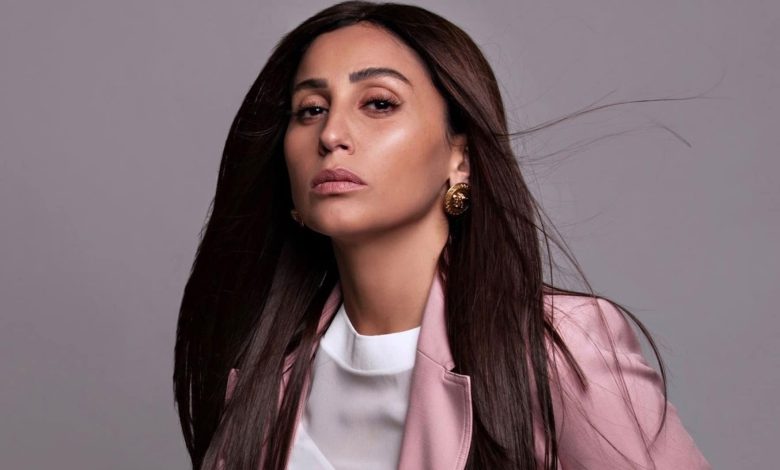 دينا الشربيني.. صمودٌ هادئ يفرض الاحترام ونجاحٌ يعبر الضجيج 1 دينا الشربيني.. صمودٌ هادئ يفرض الاحترام ونجاحٌ يعبر الضجيج