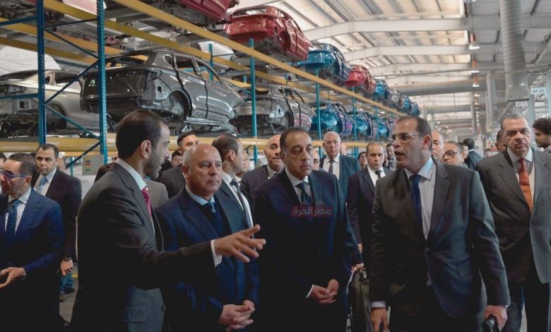 كامل الوزير يضع حجر الأساس لأضخم مصنع سيارات